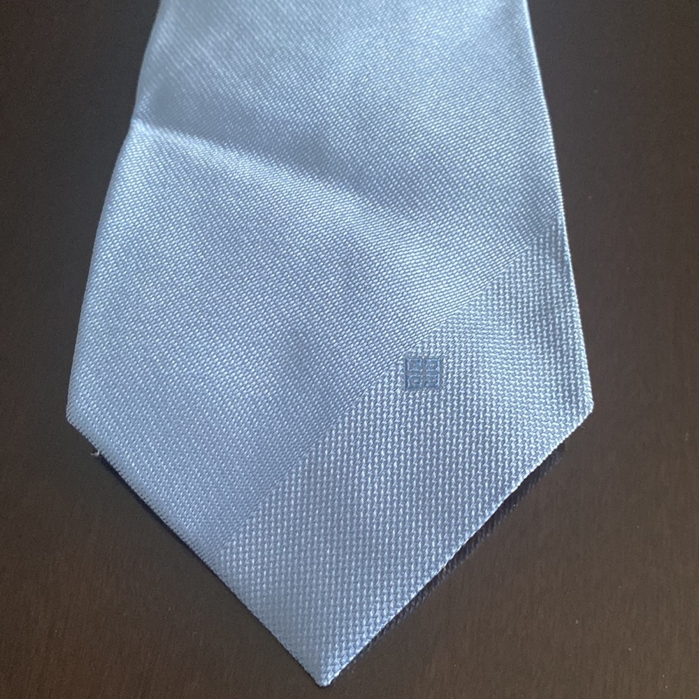 GIVENCHY Paris silk tie.